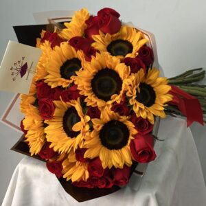 Bouquet 24 Rosas y 12 Girasoles