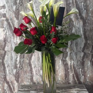 Jarrón Alcatraces y 10 Rosas